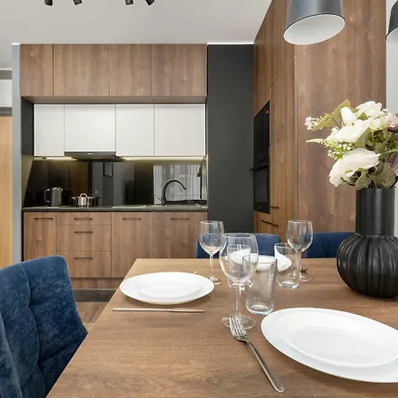 Stylish Apartment For 6 With Balcony Near The Main Square By Noclegi Renters Wrocław