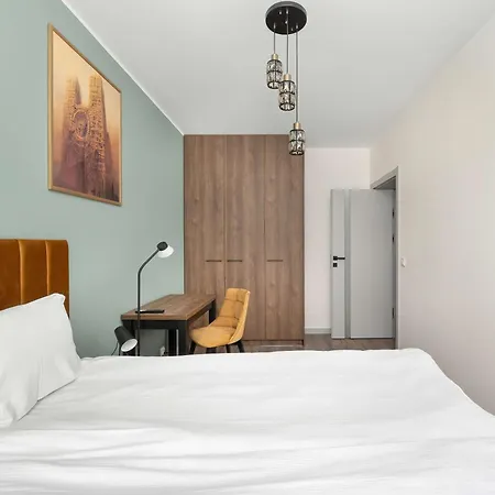 아파트 Stylish Apartment For 6 With Balcony Near The Main Square By Noclegi Renters