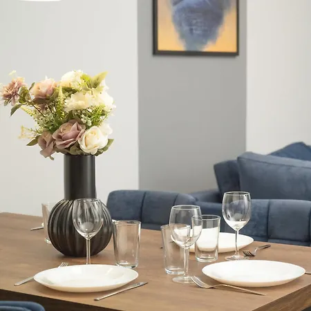 Stylish Apartment For 6 With Balcony Near The Main Square By Noclegi Renters 아파트 *