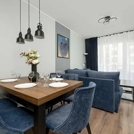 아파트 Stylish Apartment For 6 With Balcony Near The Main Square By Noclegi Renters 브로츠와프