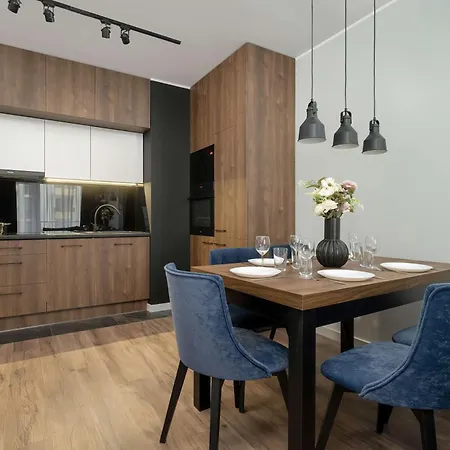 Stylish Apartment For 6 With Balcony Near The Main Square By Noclegi Renters 브로츠와프
