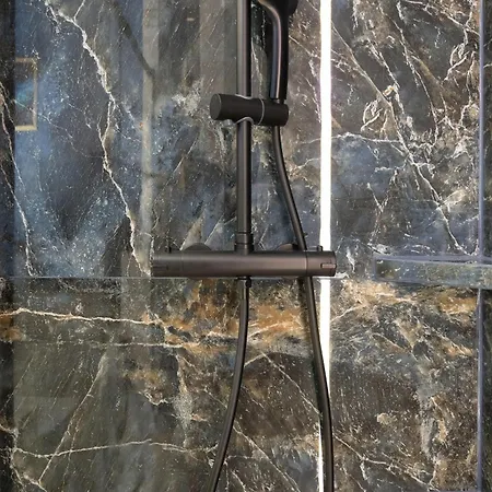 Stylish Apartment For 6 With Balcony Near The Main Square By Noclegi Renters 아파트 *